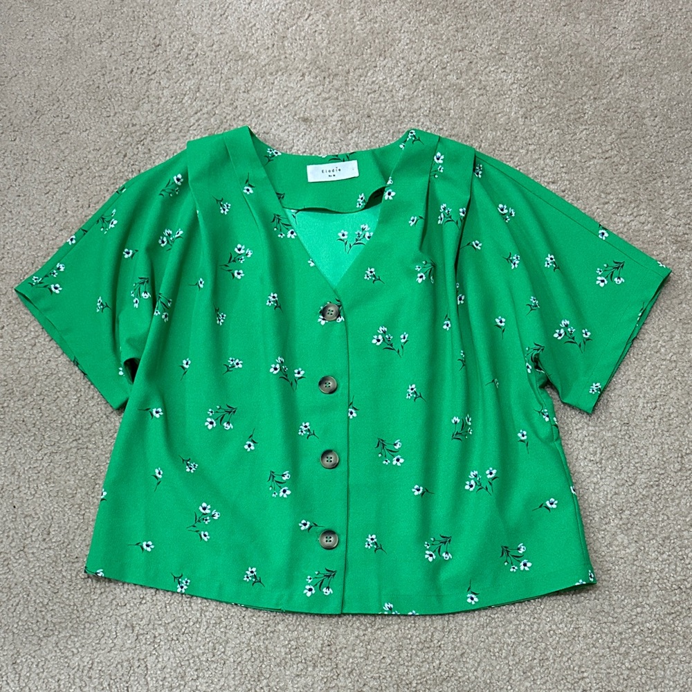 Elodie Green Floral Button V-Neck Cropped Blouse